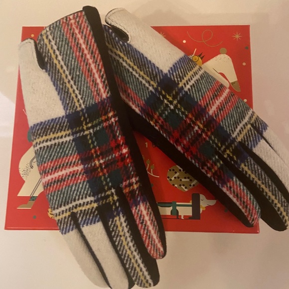 Plaid Gloves - Picture 3 of 6
